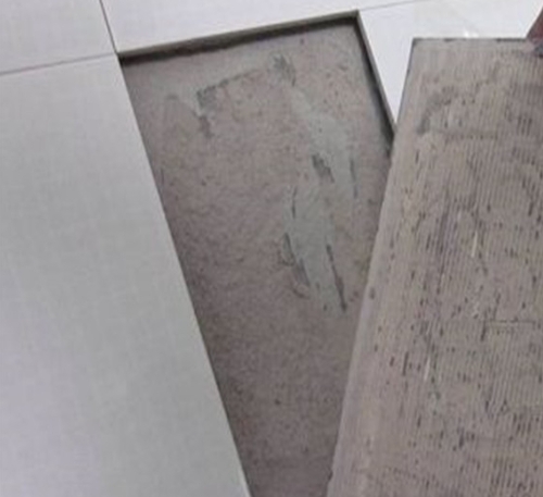 内乡瓷砖空鼓维修公司分享瓷砖铺贴时如果打浆（即涂抹在瓷砖背面和基层上的砂浆或瓷砖胶）过少，会带来以下问题